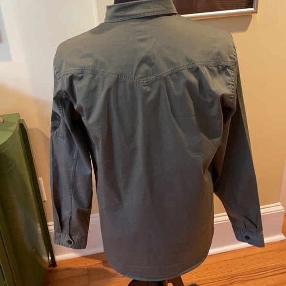 Howe ⭐️🎈shirt - Picture 4 of 7